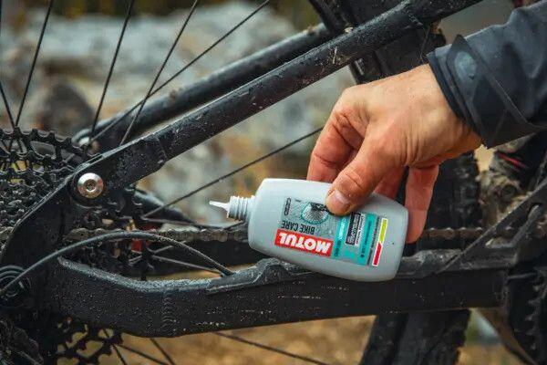 Motul Chain Lube Wet Off Road 100mL 2/2
