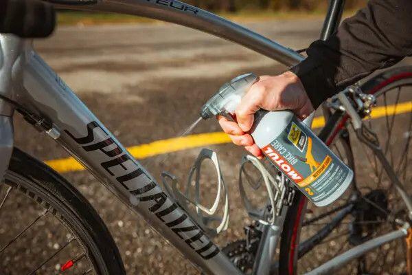 Motul Bike Care Limpiador de Cuadros 500ml 2/2