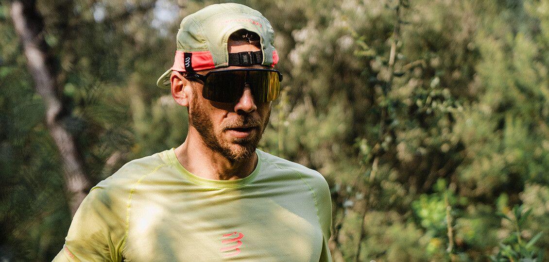 Gorra Compressport de 5 paneles, verde claro/rojo 6/6