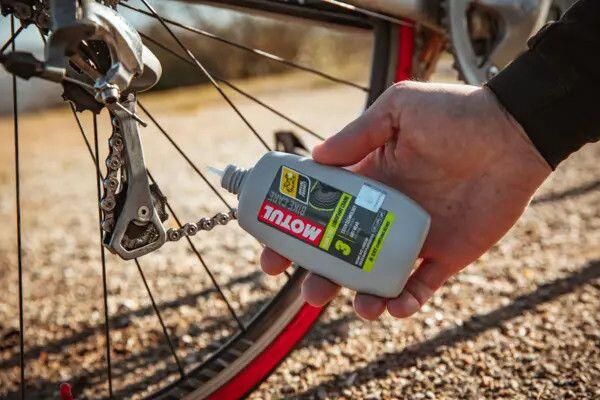 Motul Bike Care Chain Lube Dry 100ml 2/2