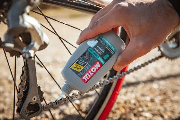 Motul Bike Care Chain Lube Wet 100ml 2/2