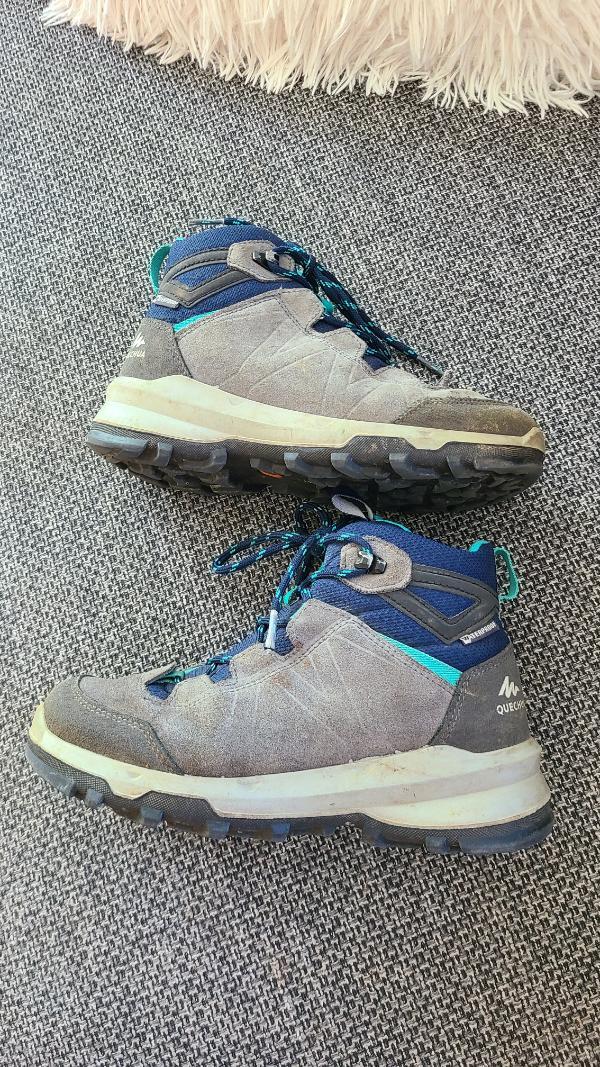 Entre Particuliers - Bottines de marche decathlon gris turquoise T 34 3/7