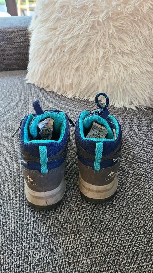 Entre Particuliers - Bottines de marche decathlon gris turquoise T 34 2/7