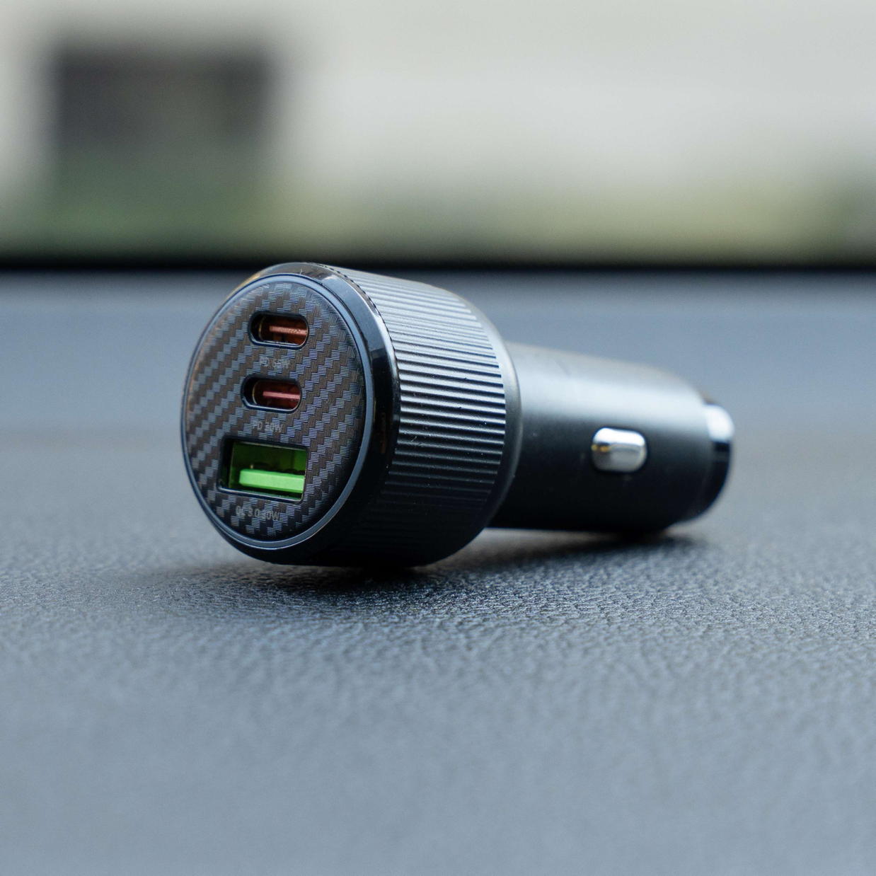 SWISSTEN Carregador auto 95W 2x USB-C PD + 1x USB-A 3/6