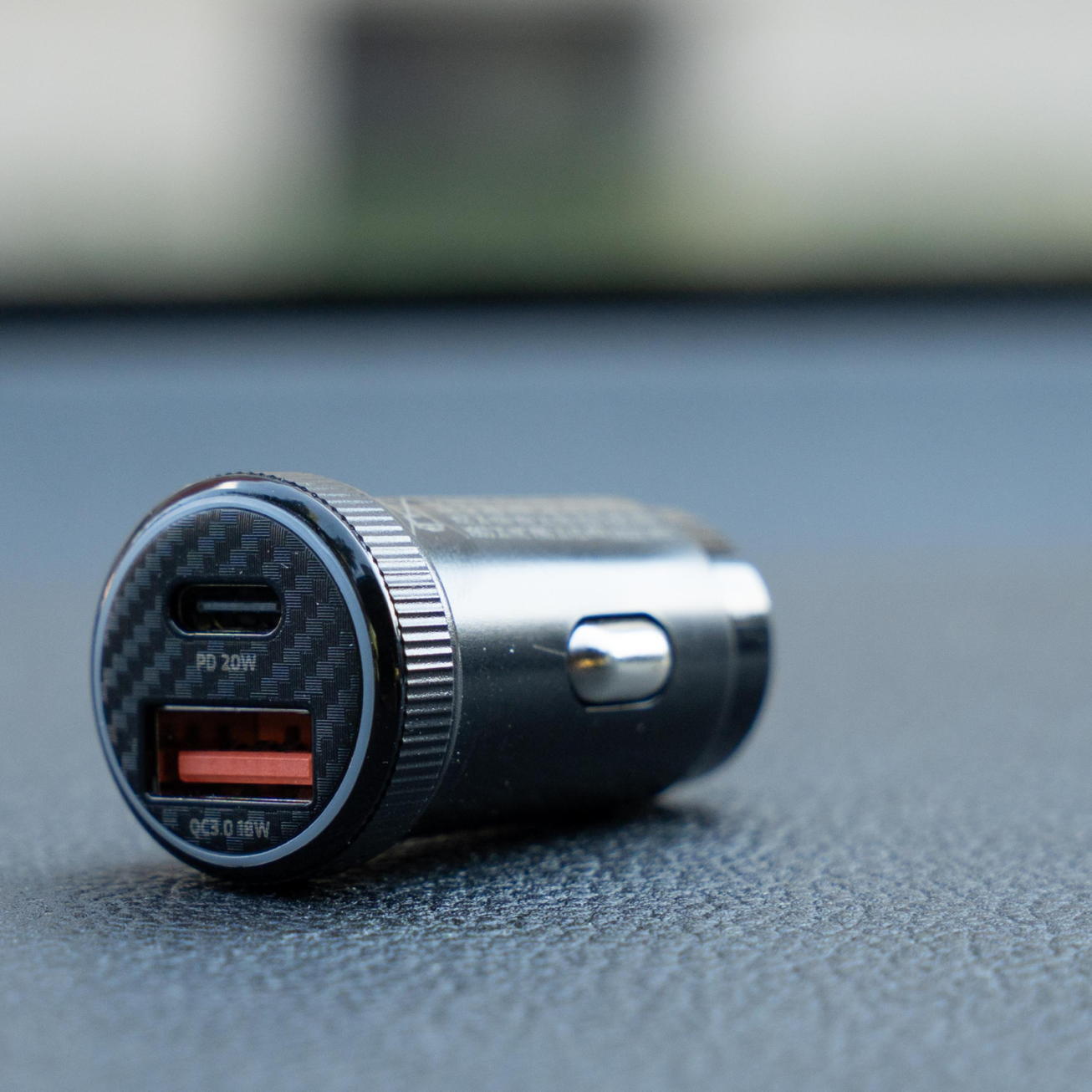 Carregador auto SWISSTEN 20W - 1x USB-C PD + 1x USB-A QC 3.0 5/6