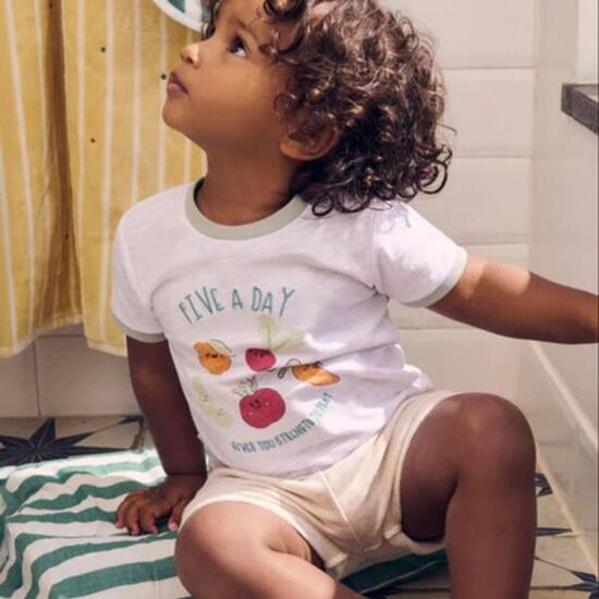 Tenue d'été pour bébé : t-shirt et short