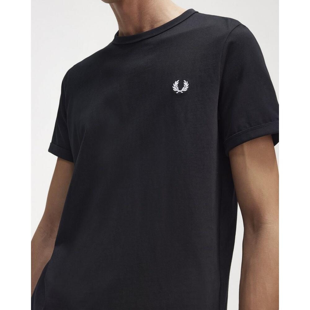 Maglietta da uomo Fred Perry Ringer nera. 3/6