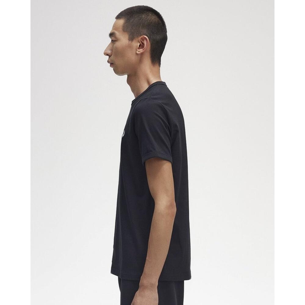 Maglietta da uomo Fred Perry Ringer nera. 2/6
