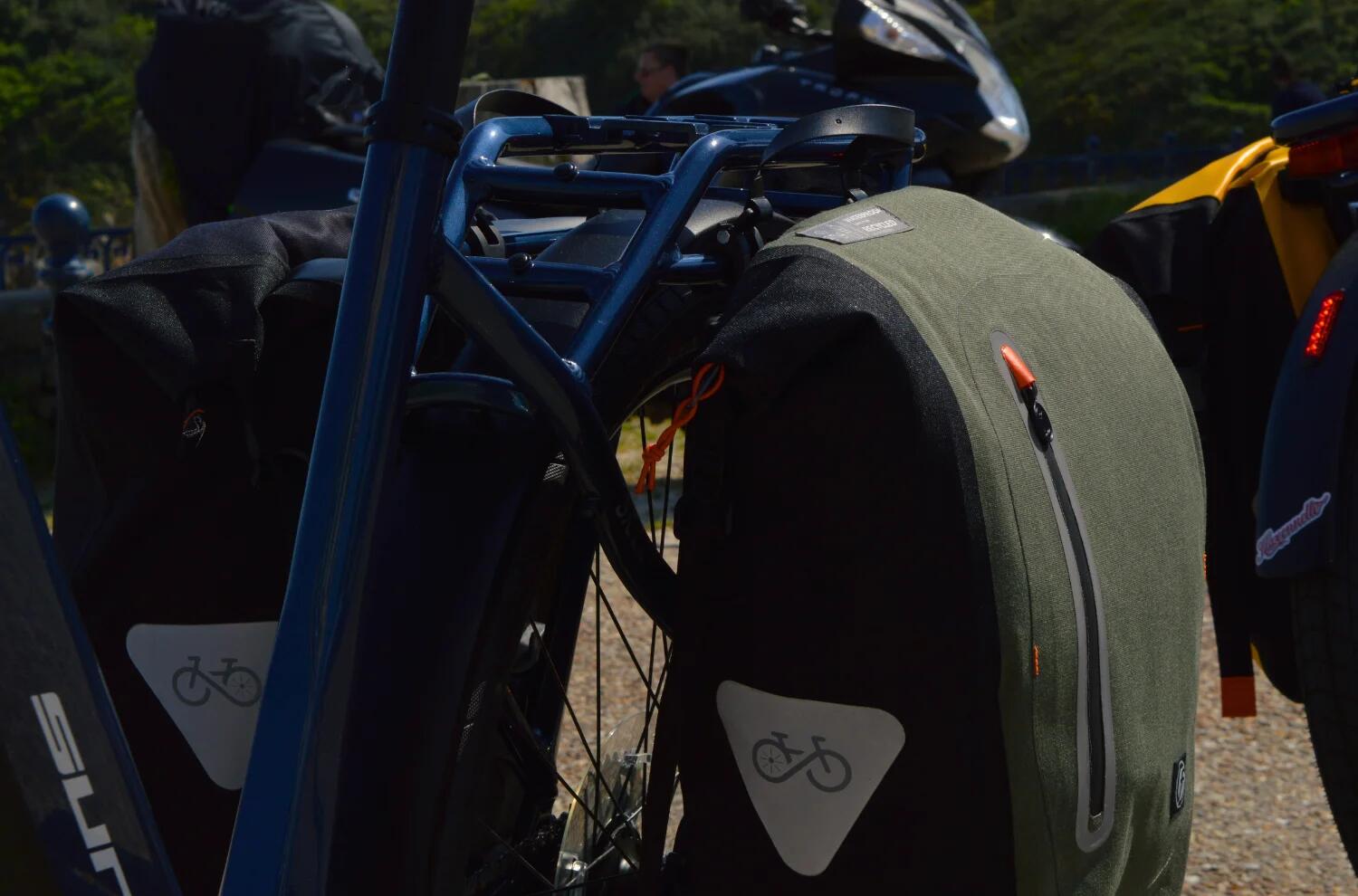 Alforje de bicicleta impermeável reciclado 2/6