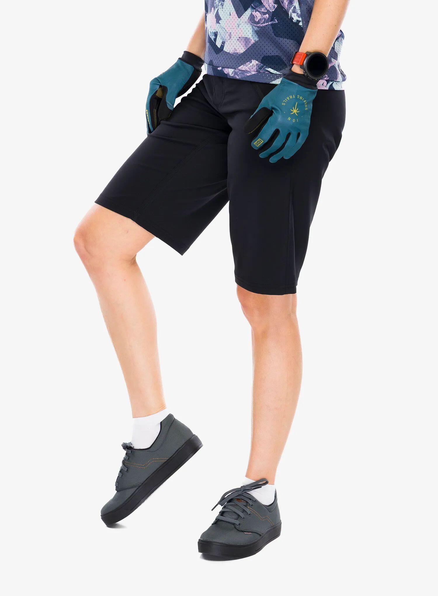Pantalón Corto Mujer Logo - Negro 3/6