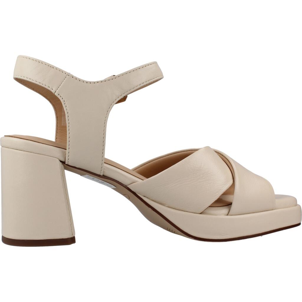 Sandały CLARKS 26181304C Nago 4/5