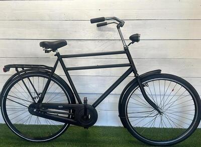 Tweedehands zwarte stadsfiets, city speed, 28" wielen, terugtraprem