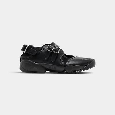 Nike air rift triple black buckle strap (women's)
