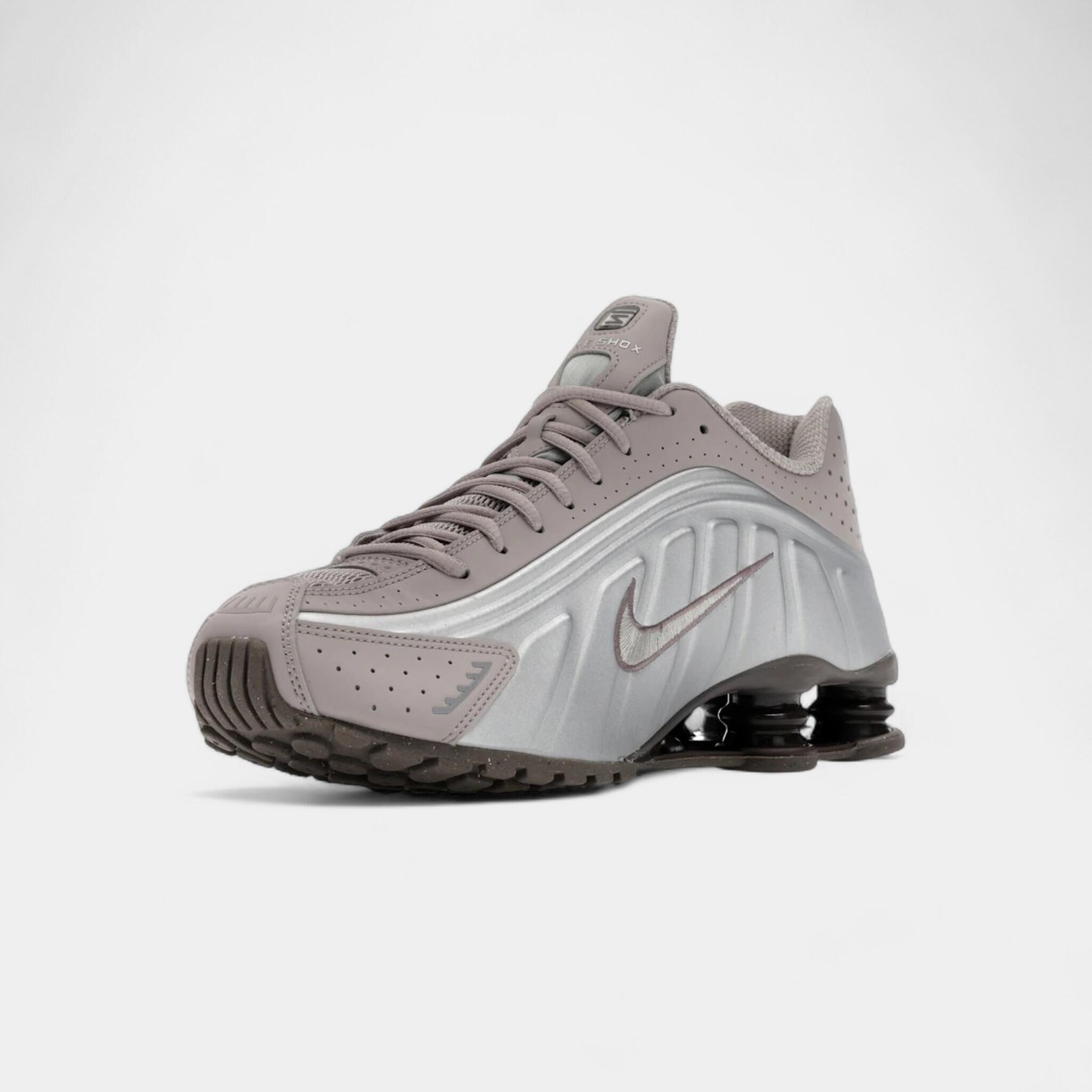 Nike Shox R4 Cave Stone 3/4