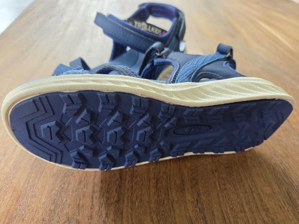 Entre Particuliers - Trollkids Preikestolen Sandal XT bleu taille 33 5/7