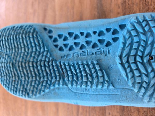 Tussen Particulieren - Nabaji slippers met hielelastiek lichtblauw 32-33 3/3