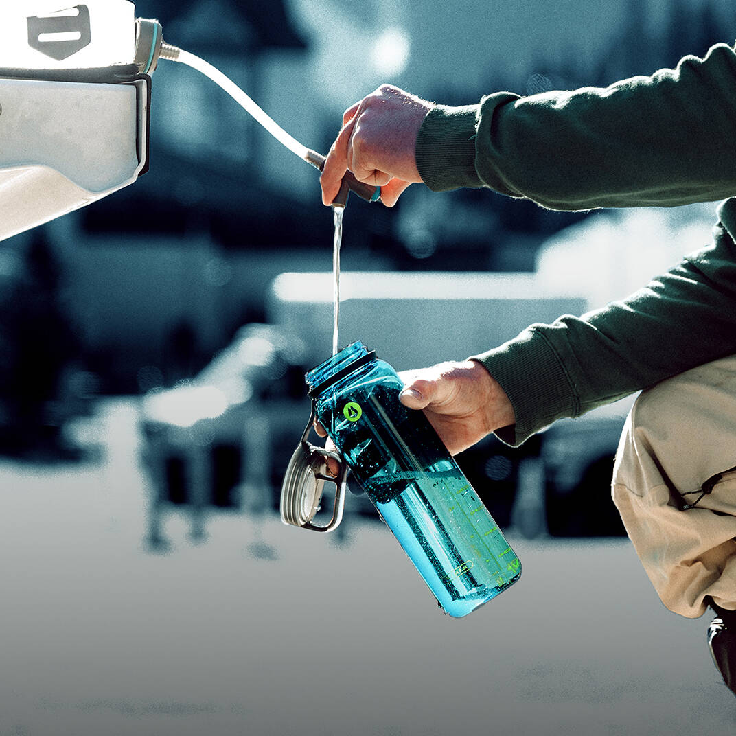 Hydrapak Recon Clip & Carry Water Bottle-Charcoal Grey (750ml) -  5