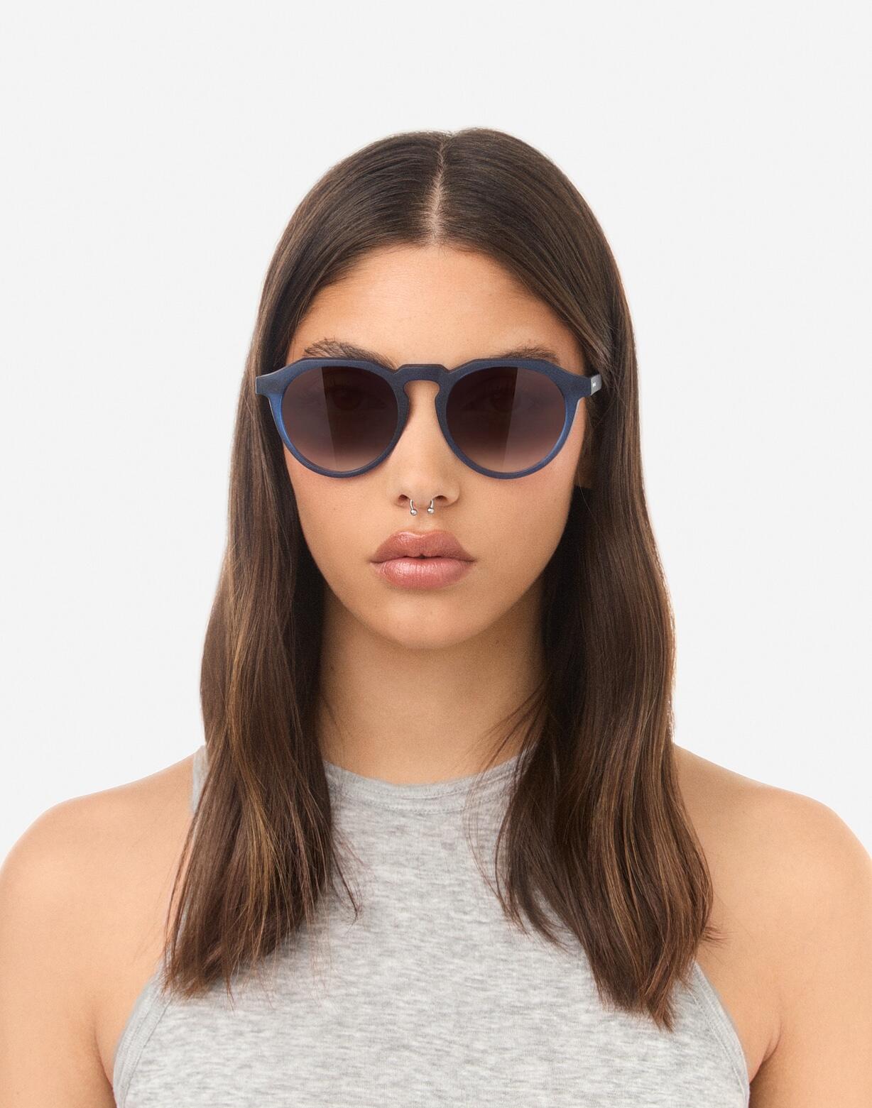 HAWKERS Zonnebrillen mannen en vrouwen NAVY TRANSPARENT IRON WARWICK RAW 6/8