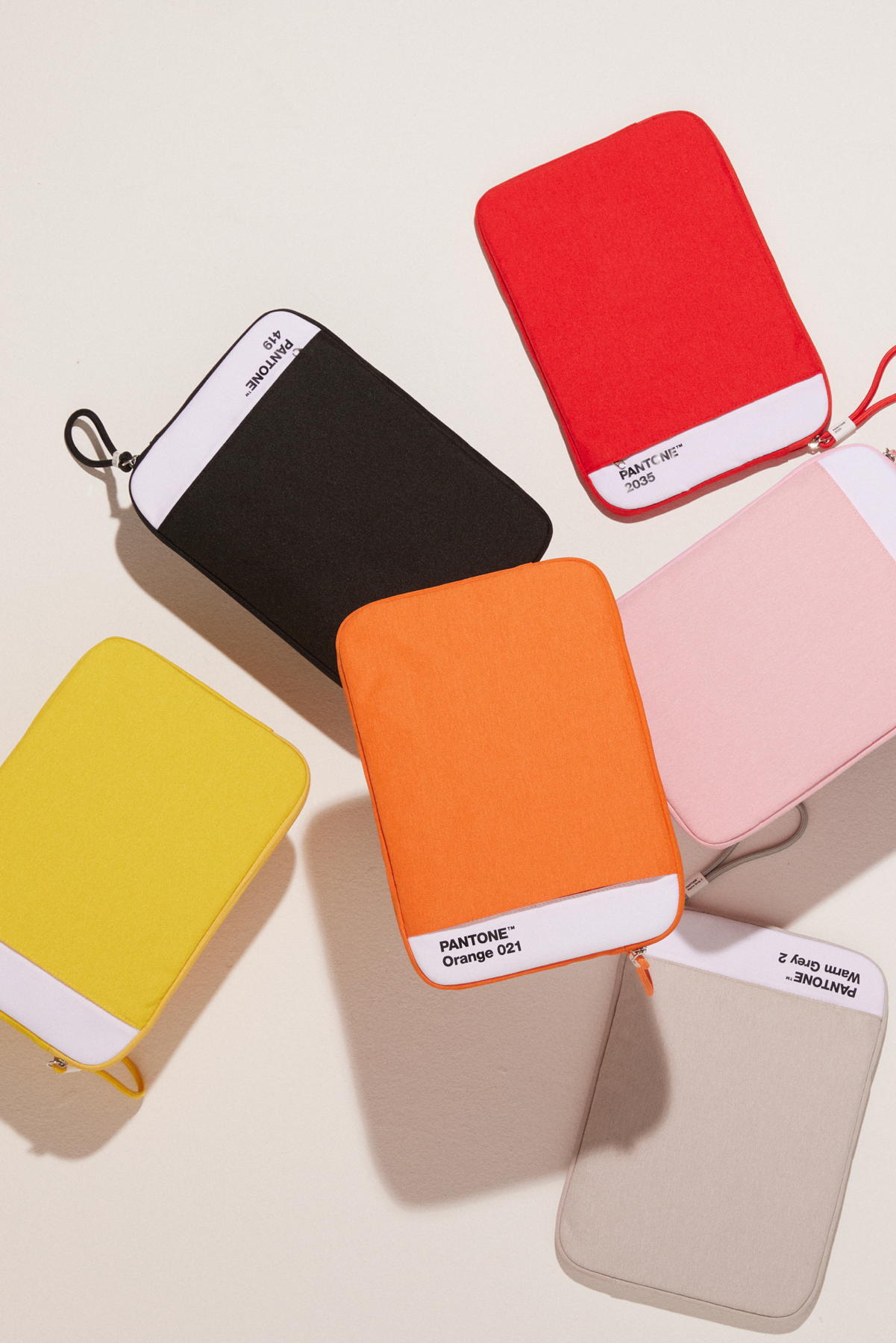 Sleeve PANTONE Copenhagen Design 13 - Preto 419 3/4