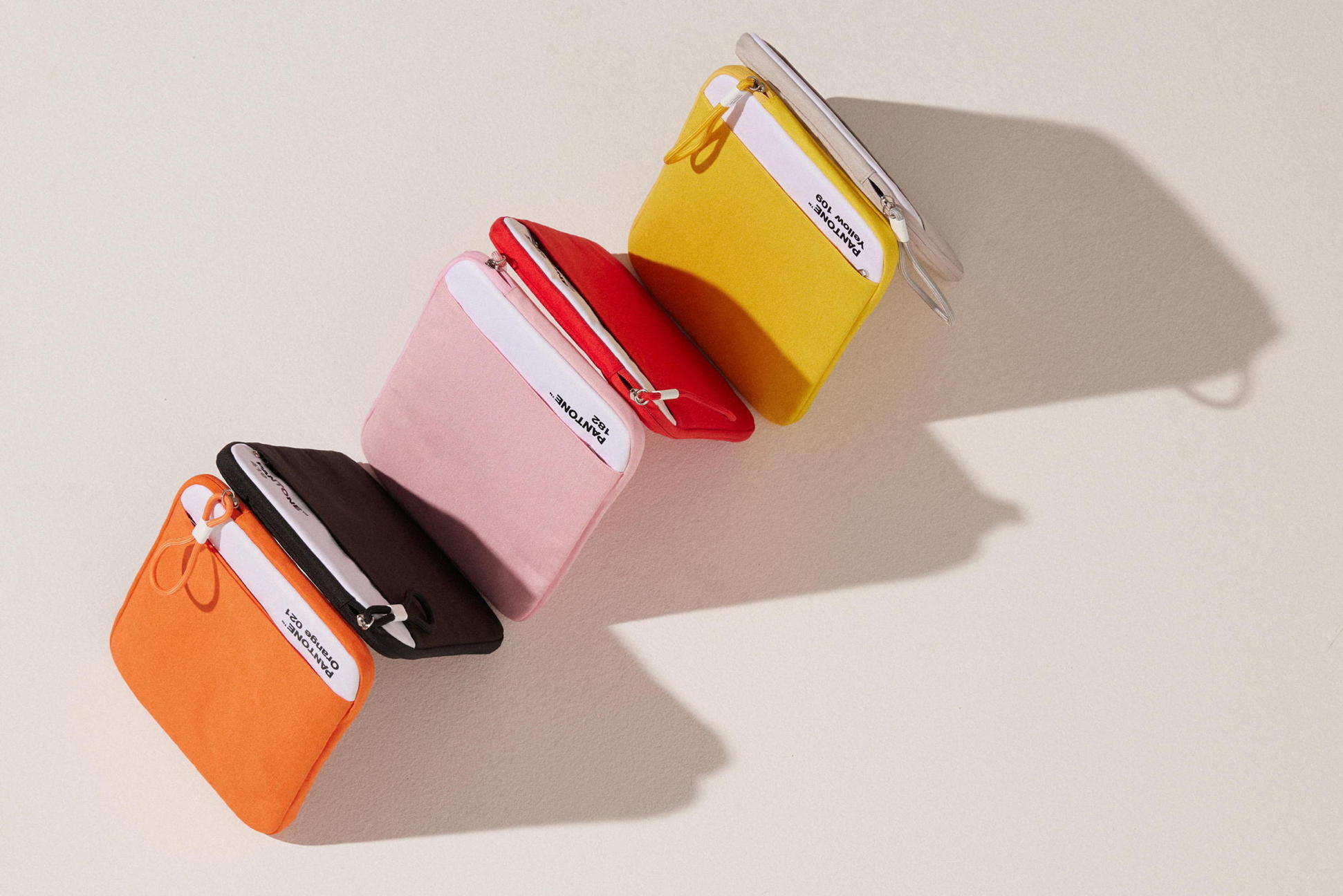 Sleeve PANTONE Copenhagen Design 13 - Preto 419 4/4