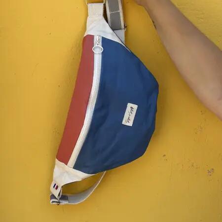 Waterproof and reflective XL banana bag in Terracotta Blue