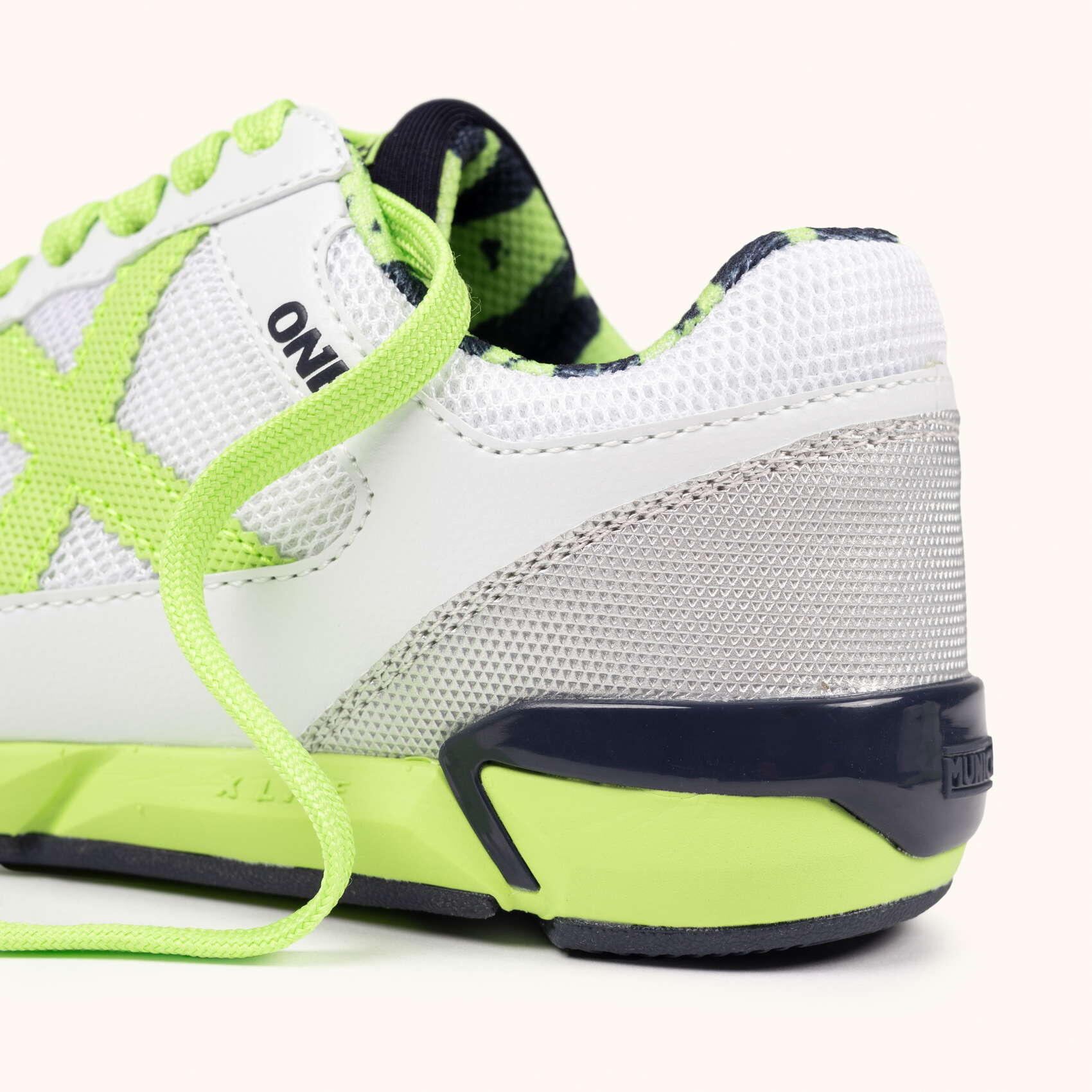 Scarpe da calcetto per bambini in bianco e verde fluoro MUNICH ONE KID 77 2/5