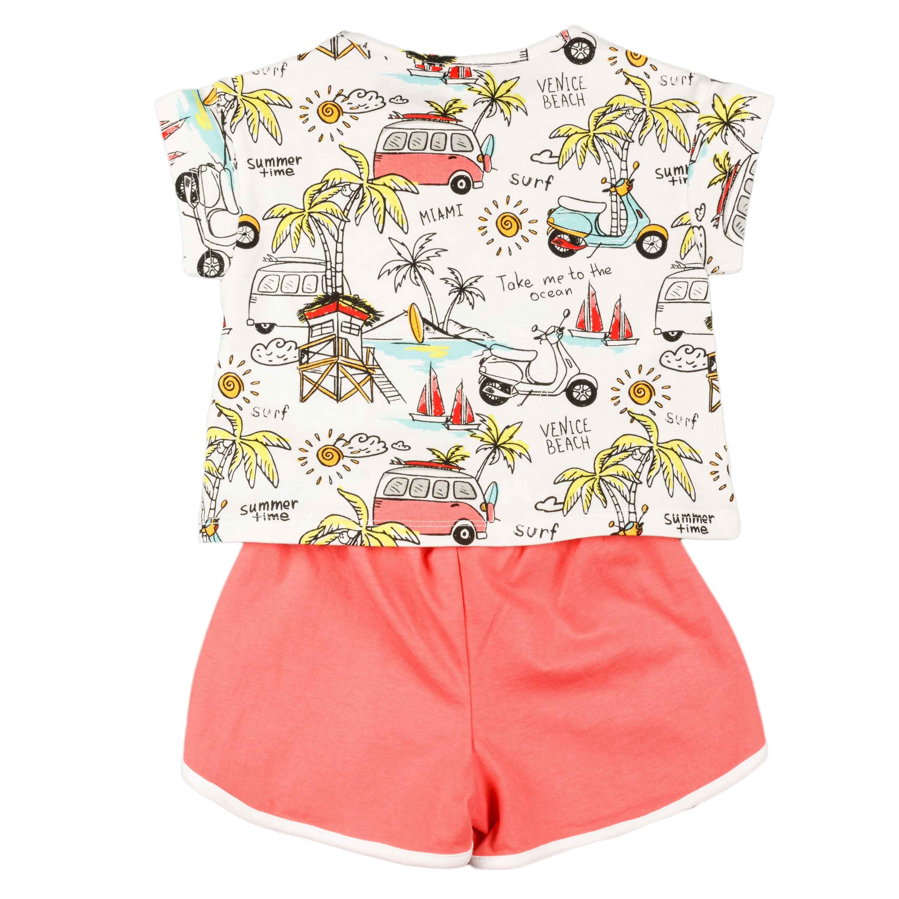 Look de verão feminino: camiseta Miami e shorts 2/5