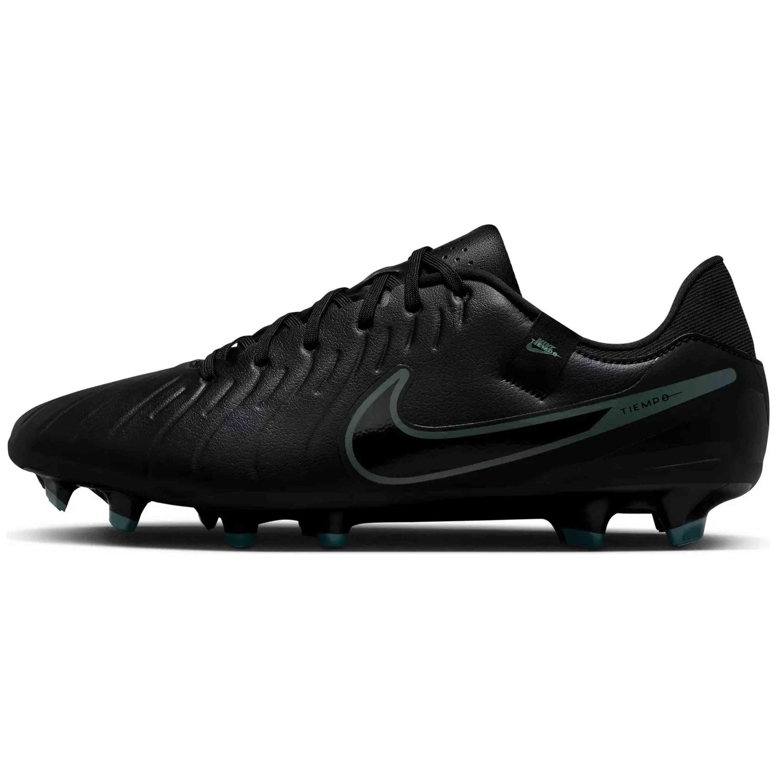 Soccer boots Nike model DV4337-002 for man 2/5