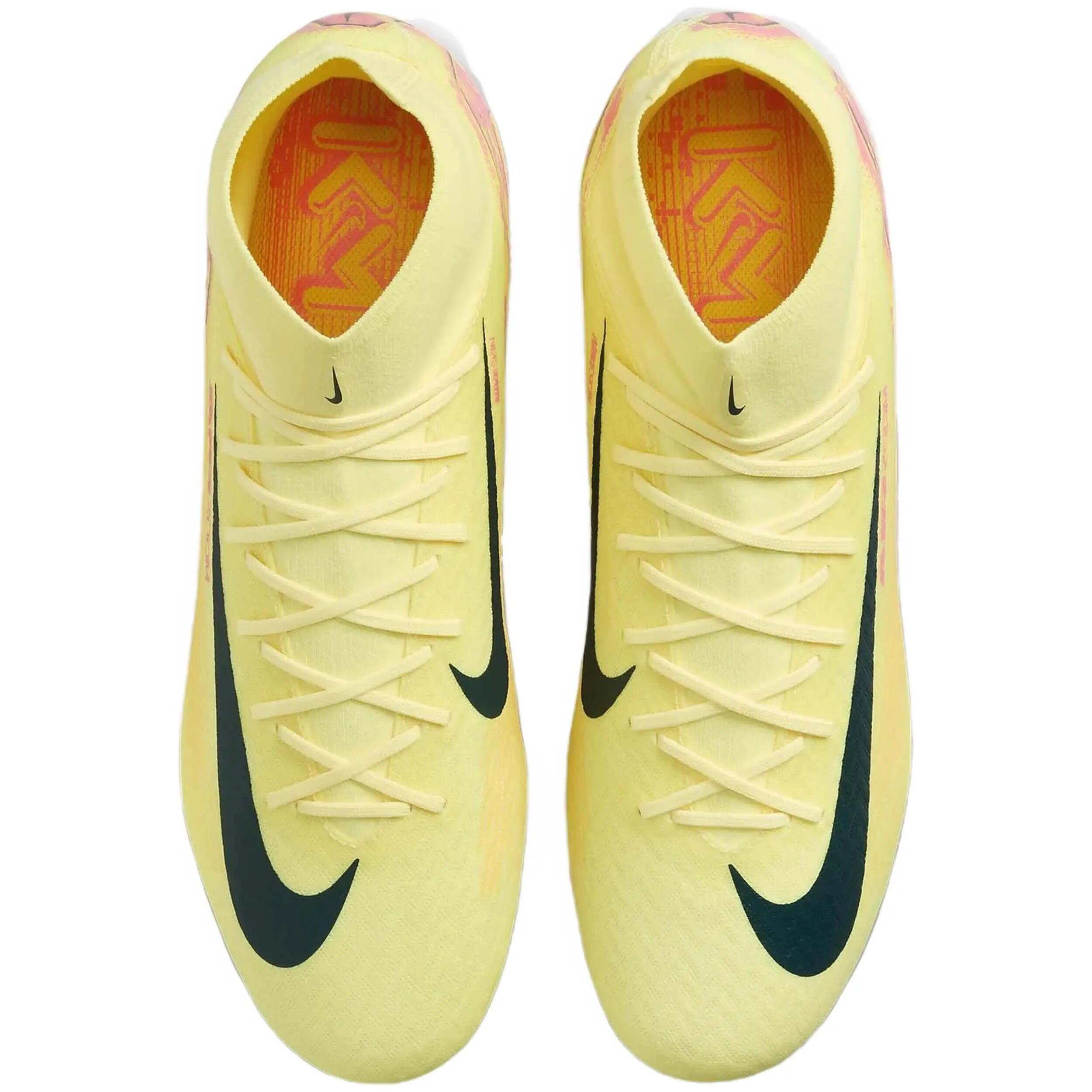 Fußballschuhe Nike Modell FQ8293-800 für männer 4/5
