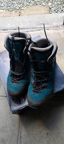 Entre Particuliers - Chaussures de randonnée de montagne LOWA 2/3