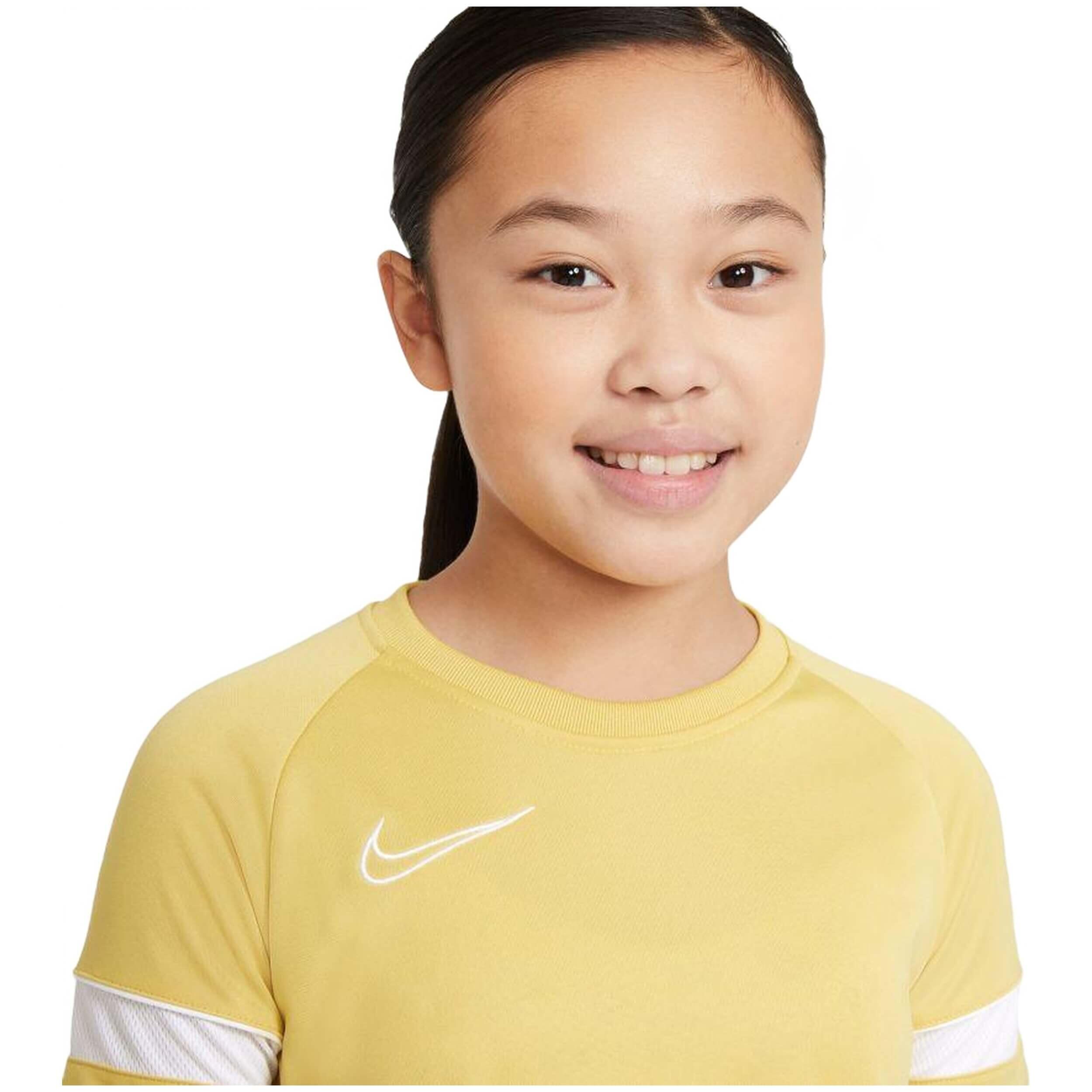 T-shirt Nike modèle CW6103-700 pour enfants 3/3