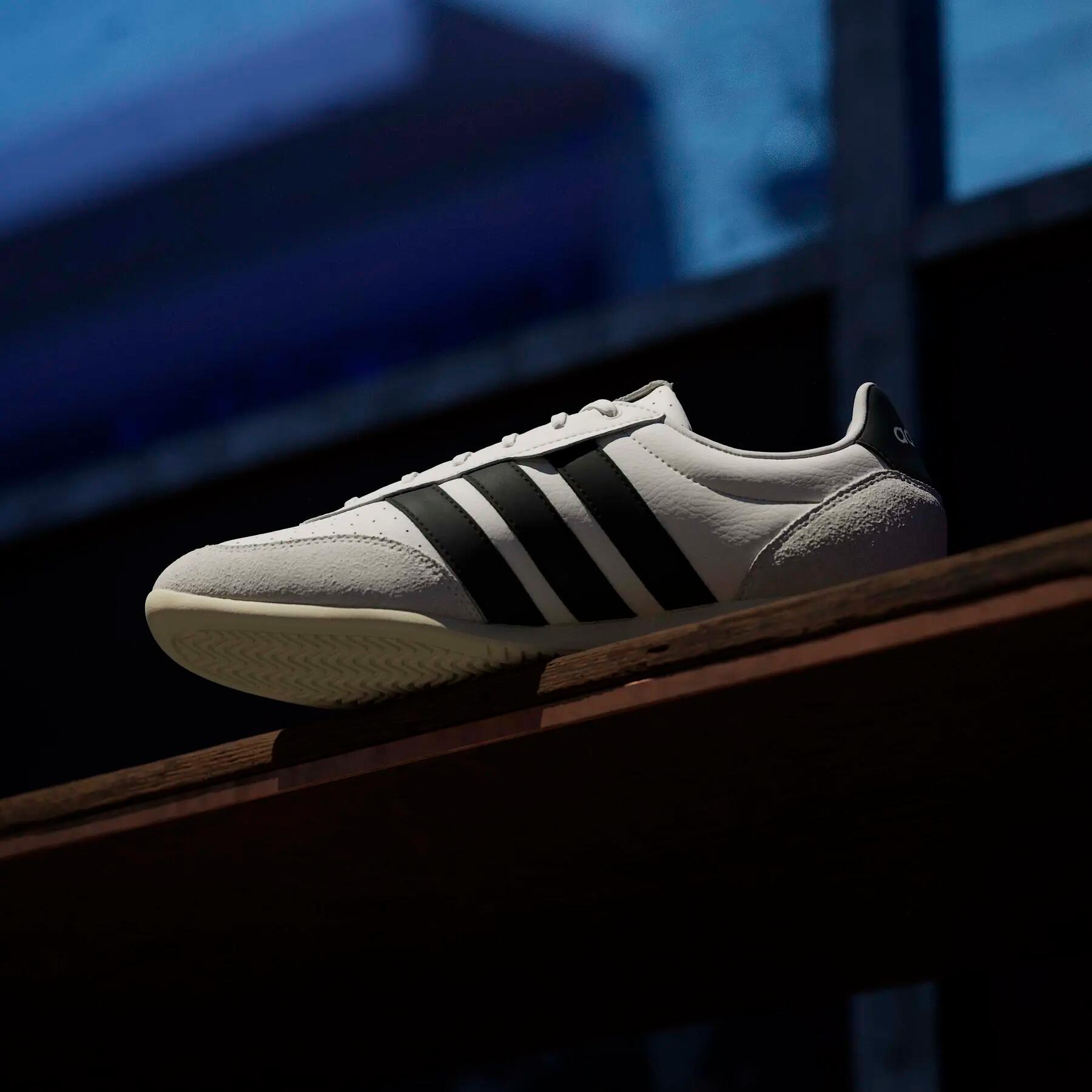 Sapatilhas adidas Barreda 6/7