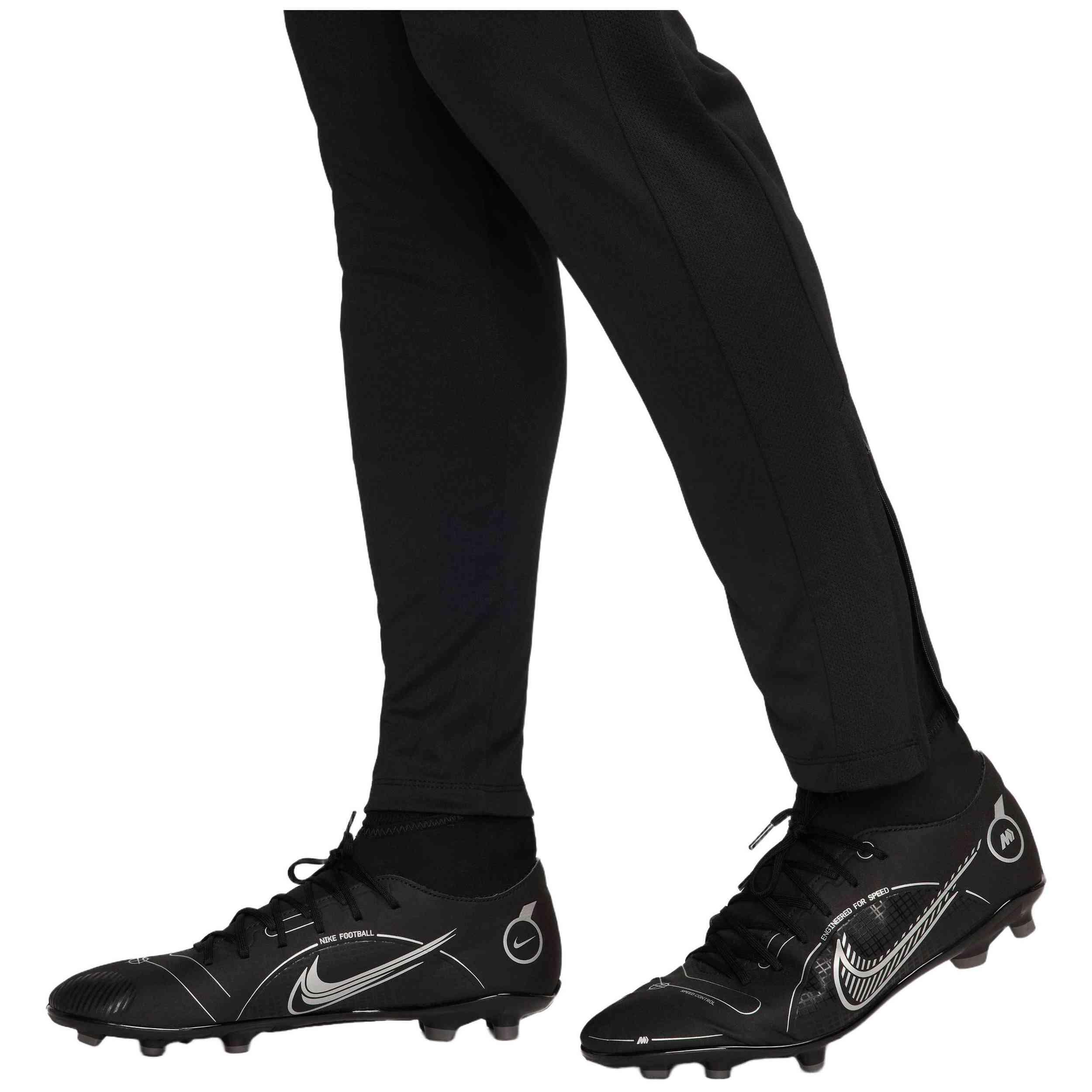 Pantalon de chandal Nike modelo HJ3776-010 para niños 5/5