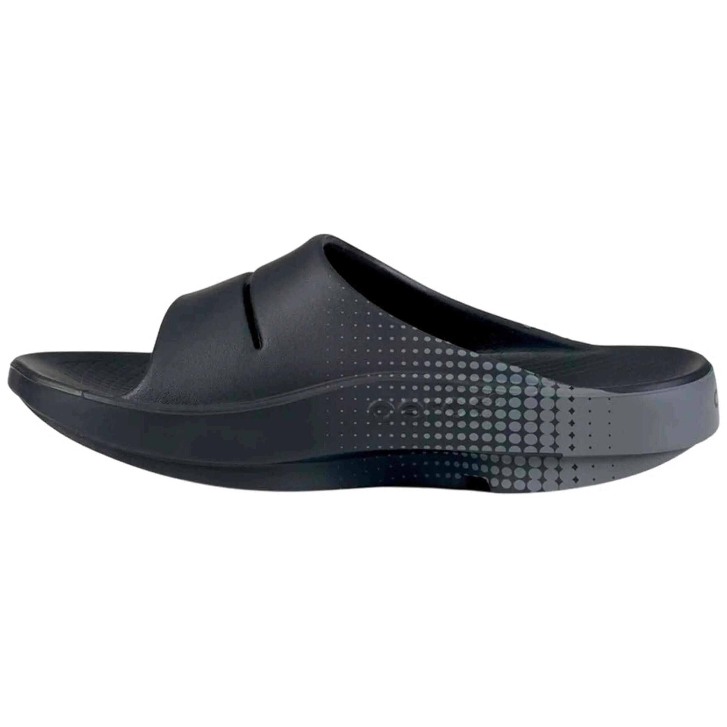 Flip-flops Oofos Modell 1500-NEGROMATE für unisex 4/5