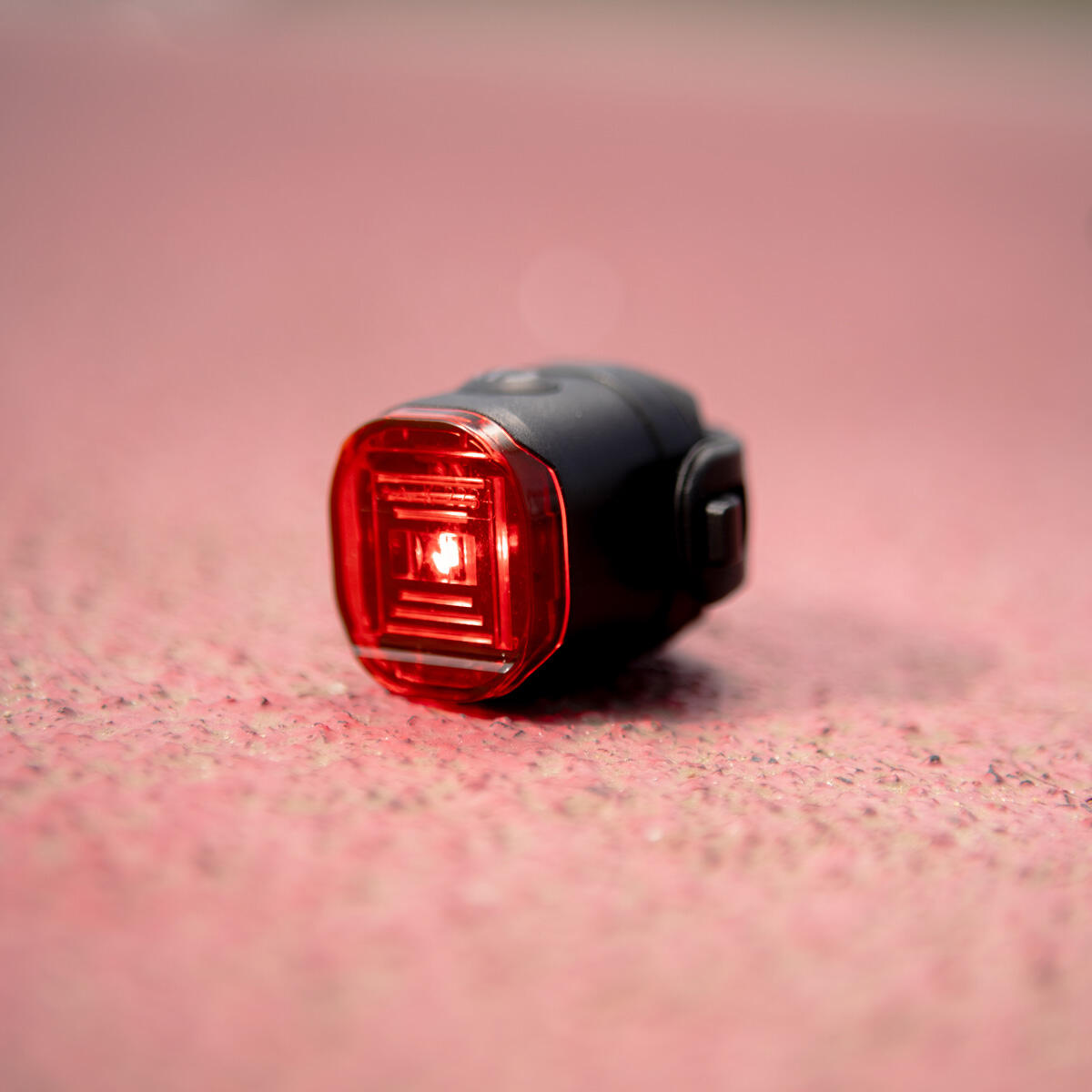 Tylne światło rowerowe LED Oświetlenie rowerowe Ładowane przez USB 2/7