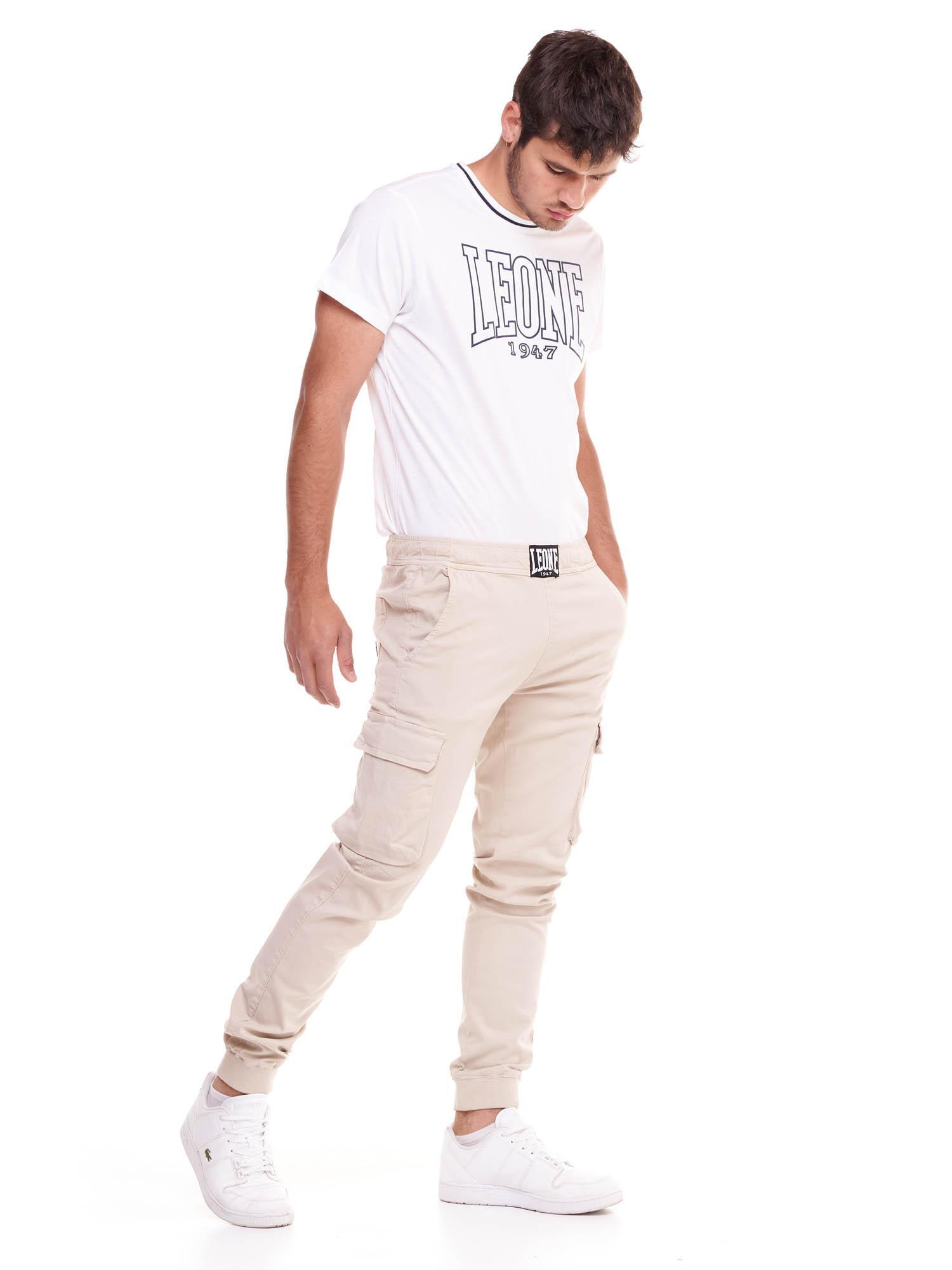 Pantalón cargo de hombre minimalista con puño elástico. 3/5