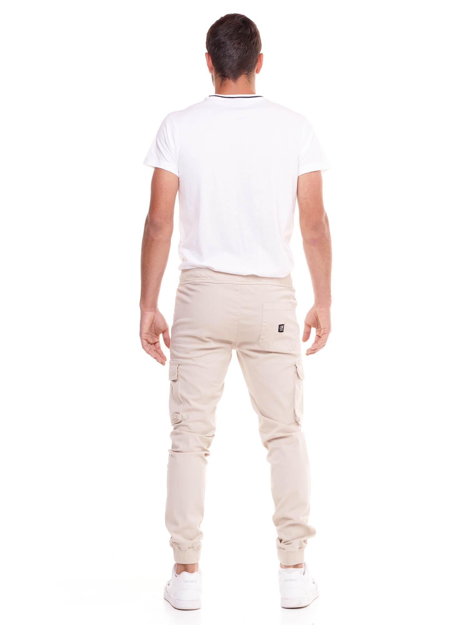 Pantalón cargo de hombre minimalista con puño elástico. 5/5