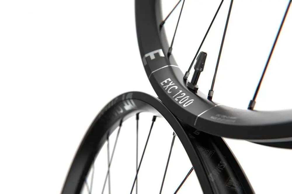 HR DT Swiss EXC 1200 Classic DB 27.5"/30 Carbon, CL, 148/12mm TA Boost, Sram 2/3