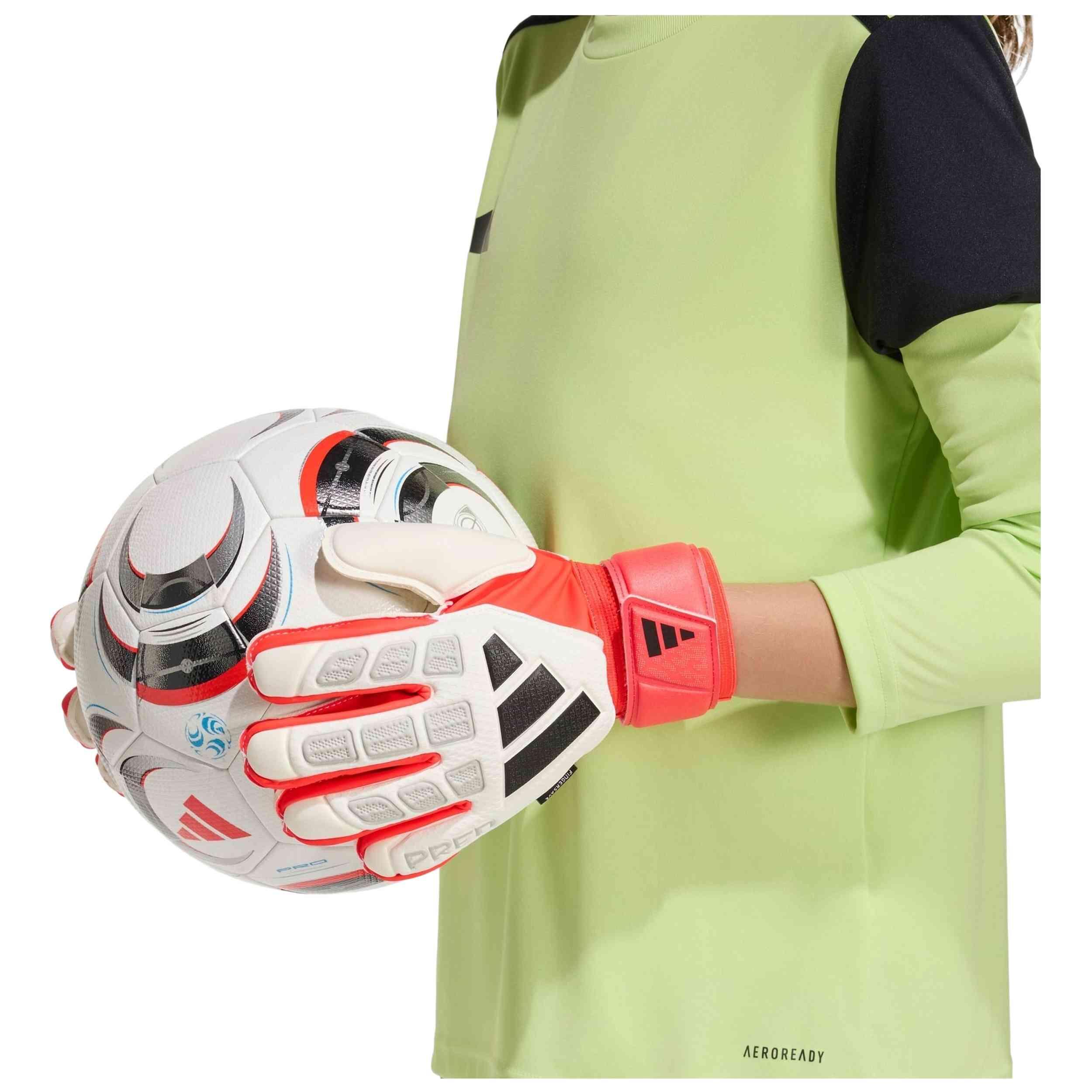 Rukavice PREDATOR GOALKEEPER MATCH FINGERSAVE JUNIOR 5/11