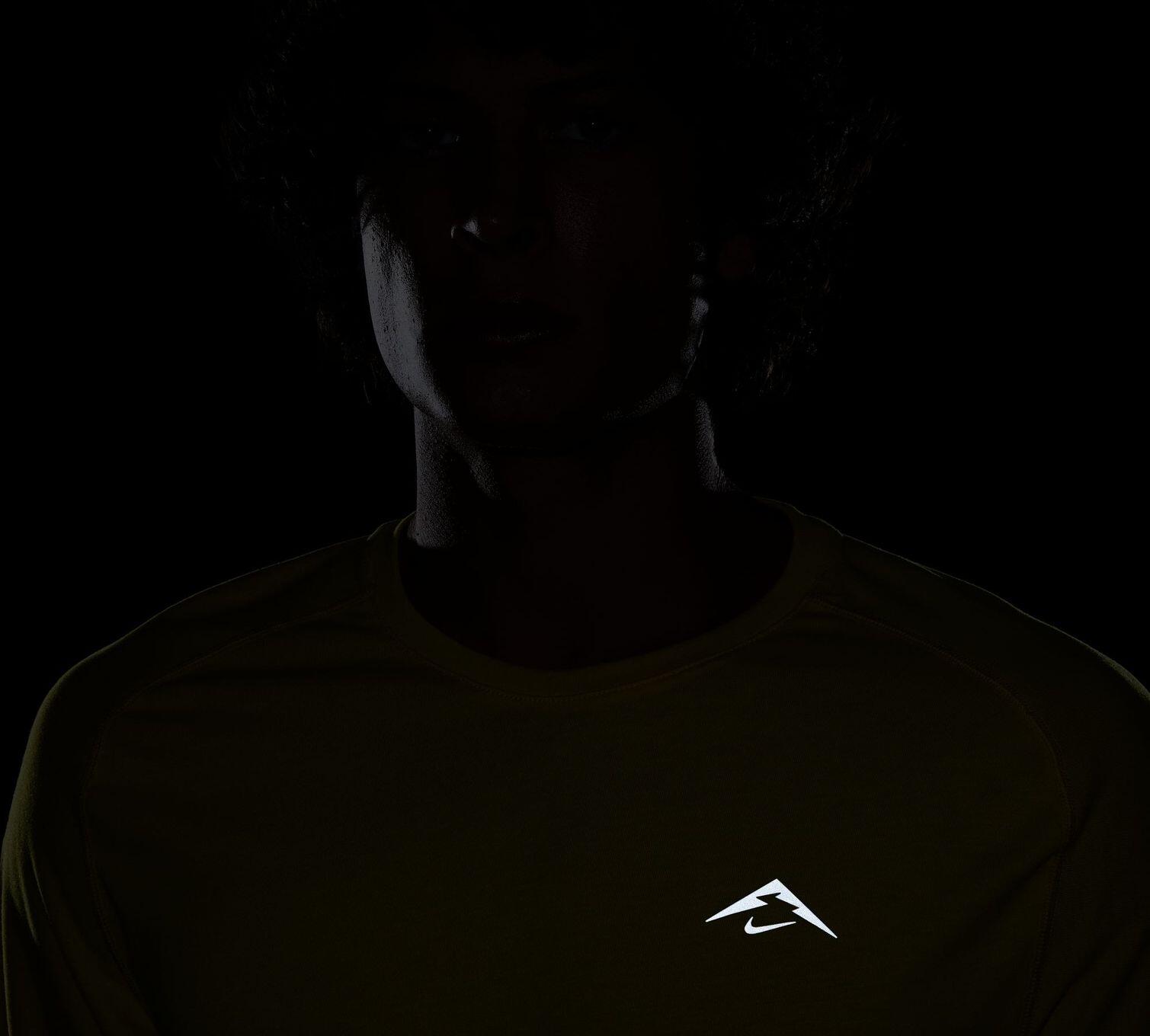 Maillot de manga corta Nike Dri-Fit ADV Solar Chase Amarillo, Hombre 4/4
