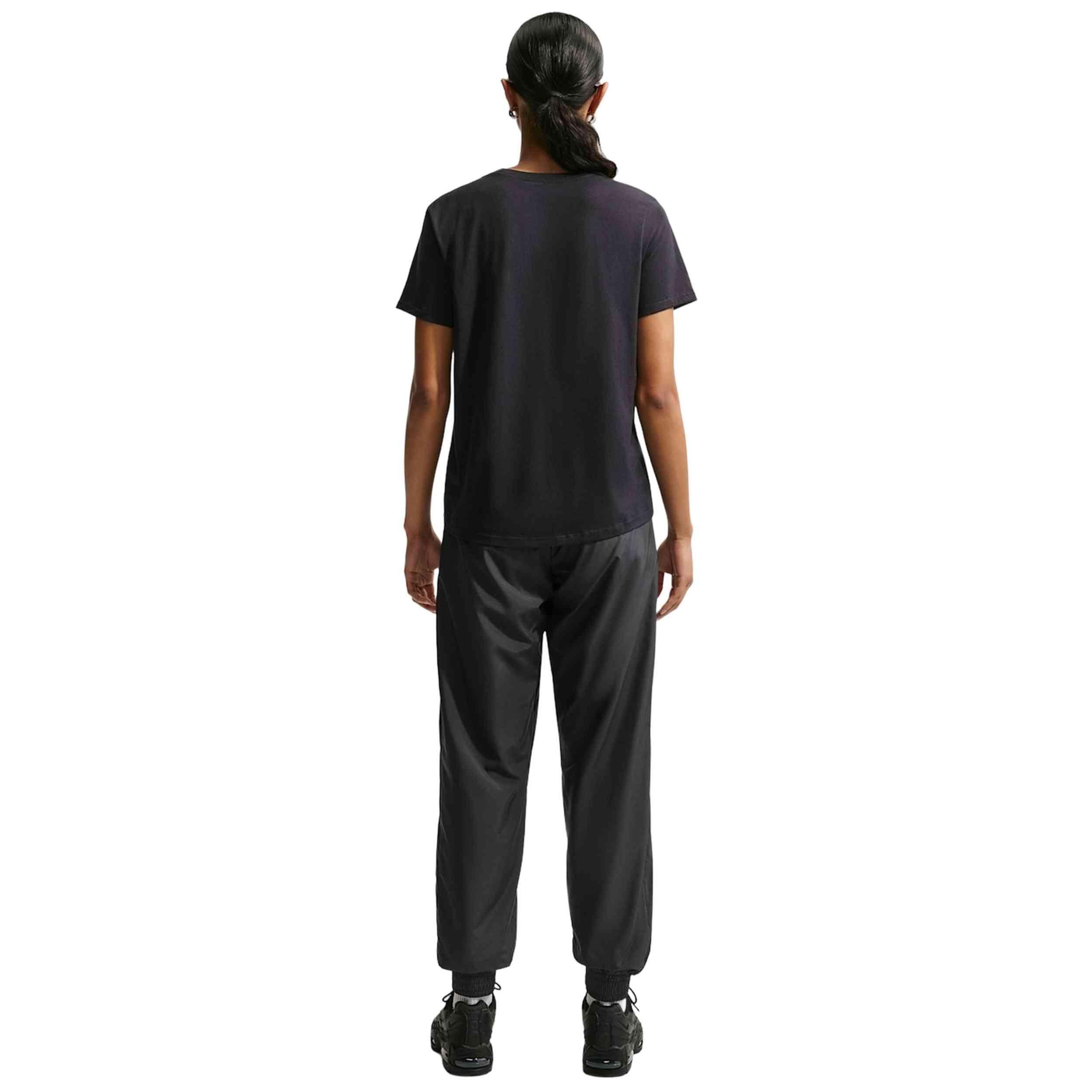 T-shirt Nike modèle DX7906 pour femmes 5/5