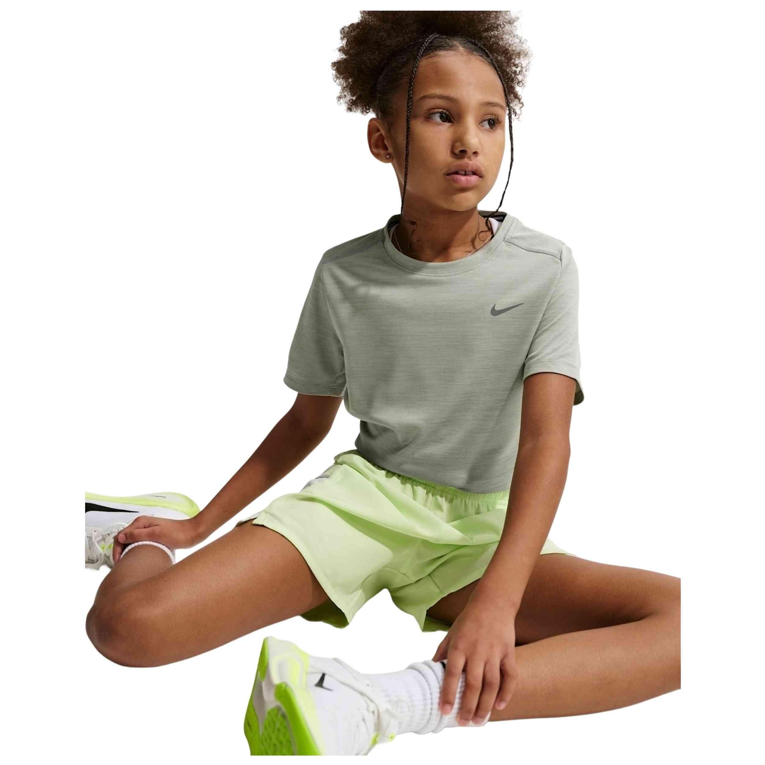 Camiseta de manga corta Nike modelo IF2425-304 para niños 3/5