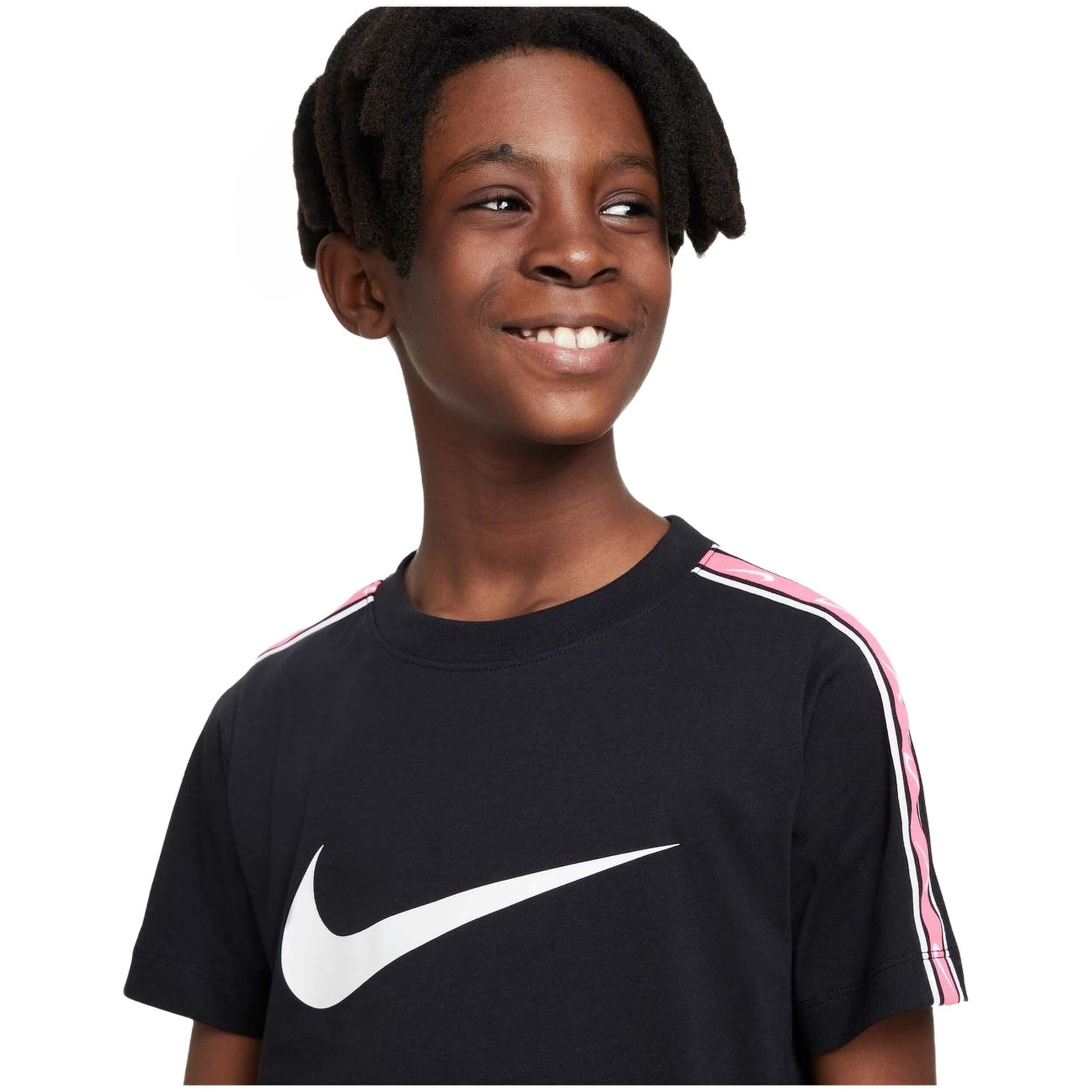 Camiseta de manga corta Nike modelo DZ5628-013 para niños 3/3