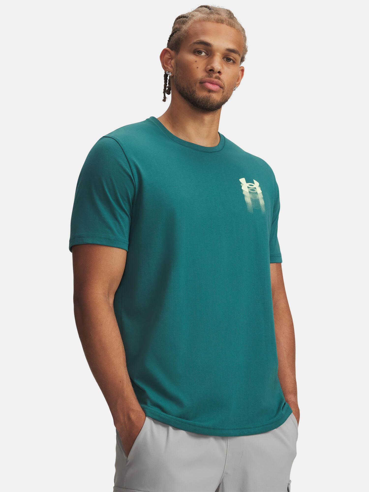 UNDER ARMOUR picture