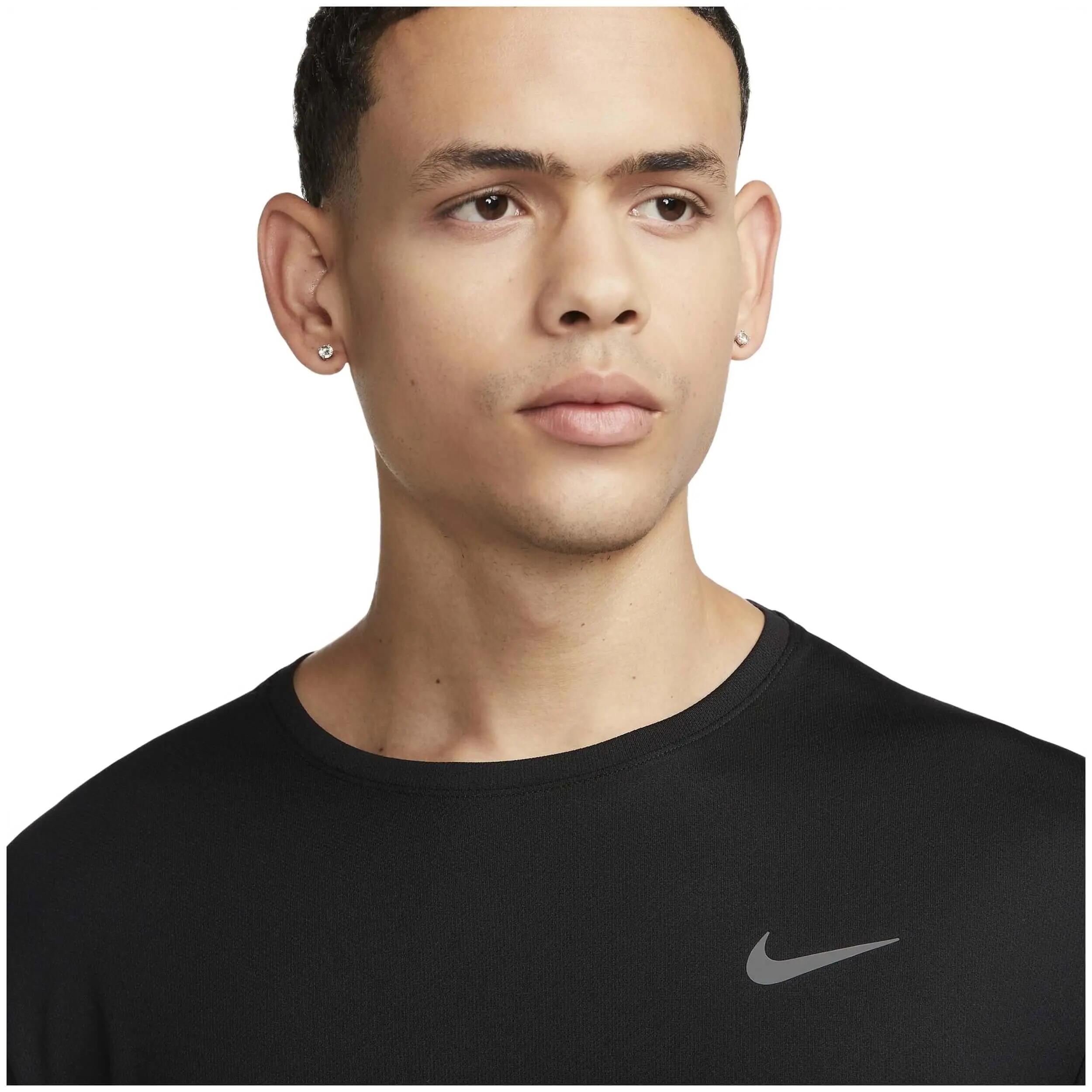 Maglia a maniche corte Nike modello DV9315-010 per uomini 4/5