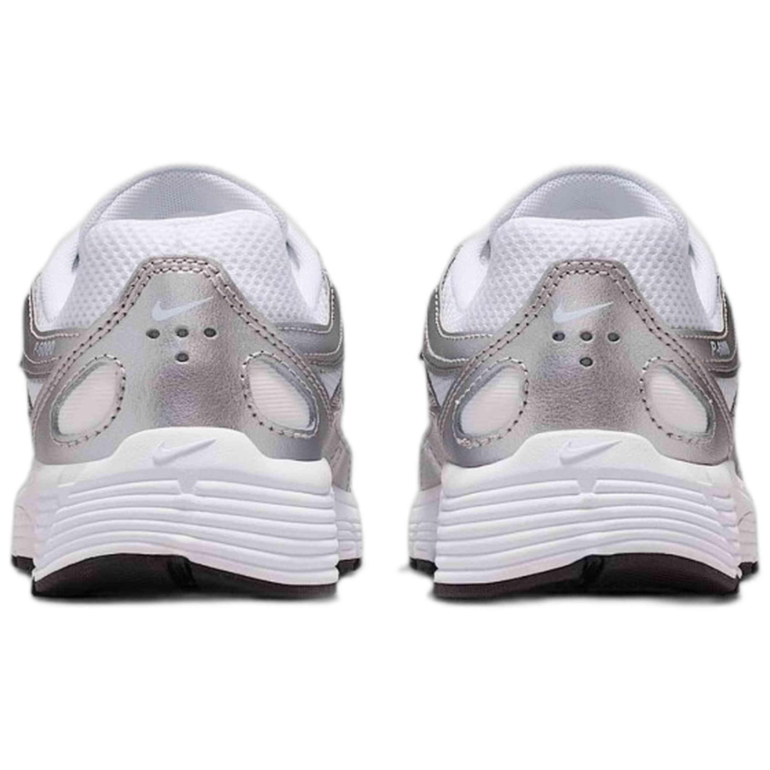 Scarpe Nike modello HV5064-101 per donne 3/5