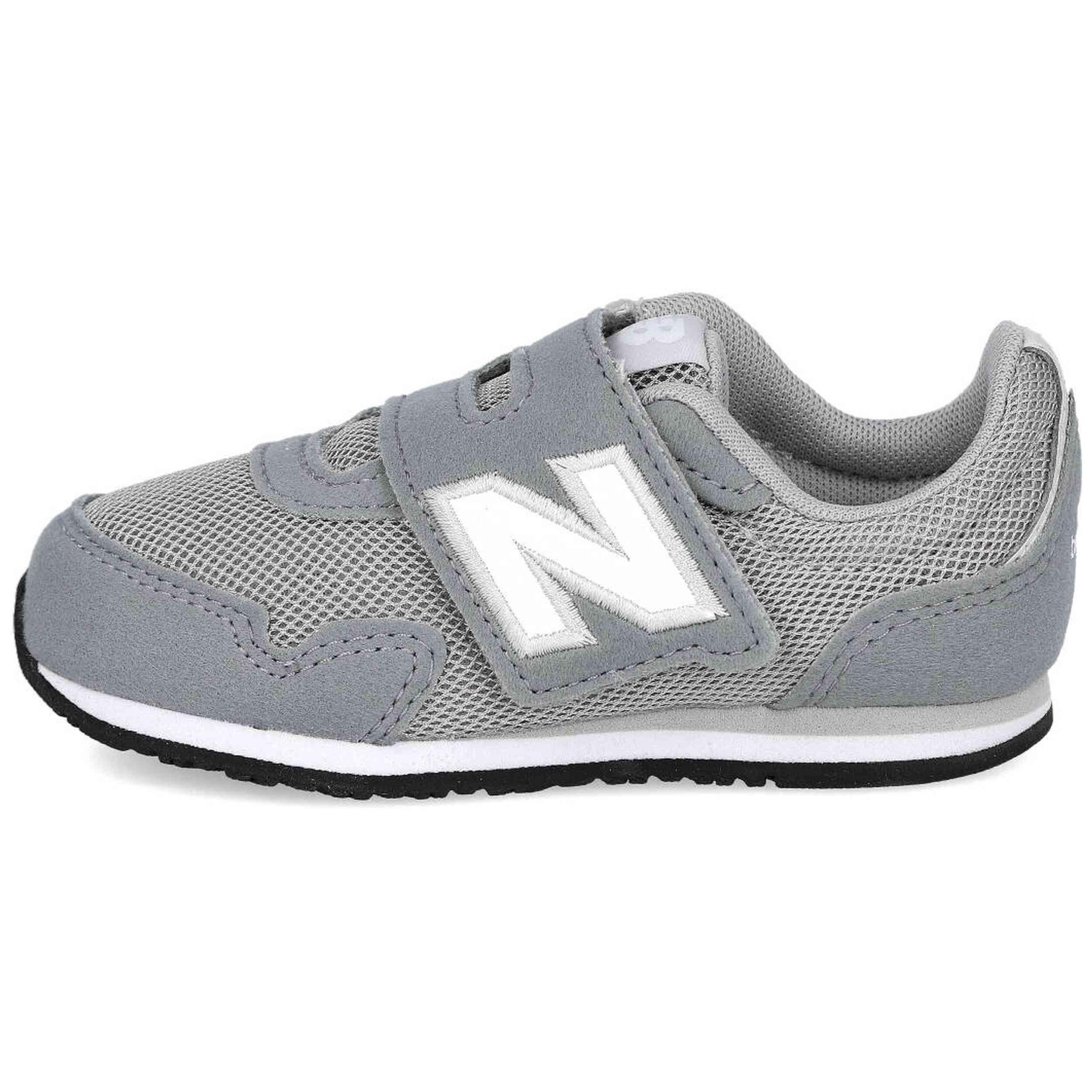 Schoen New balance model IV323GR voor jongens 2/3