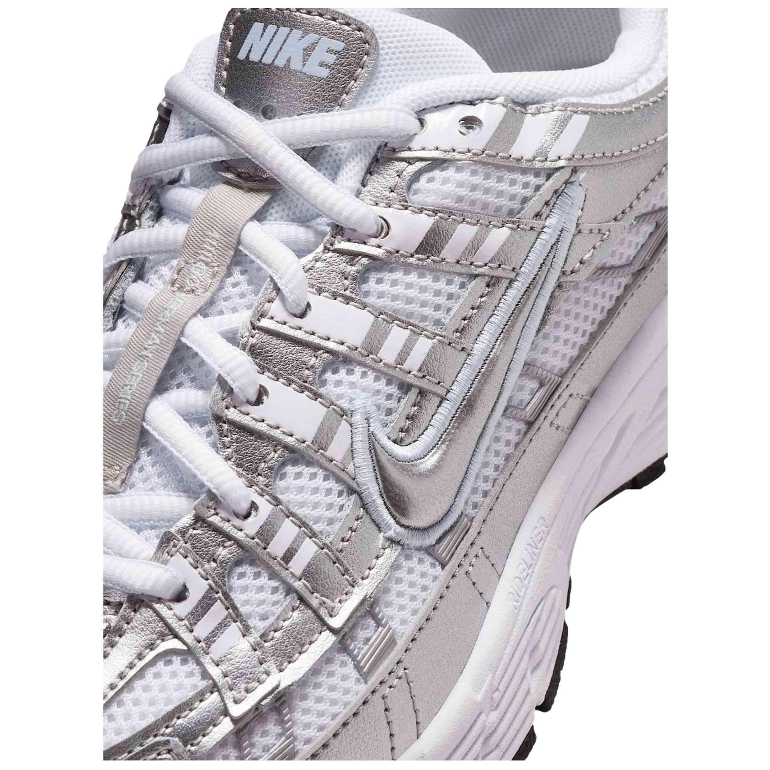 Scarpe Nike modello HV5064-101 per donne 5/5
