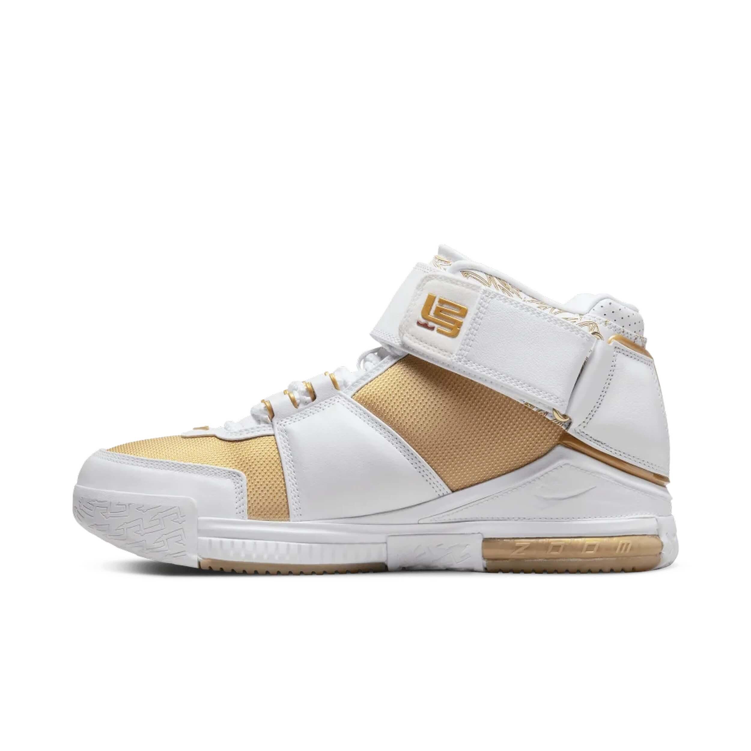 Scarpe Nike modello LeBron 2 per uomini 3/5
