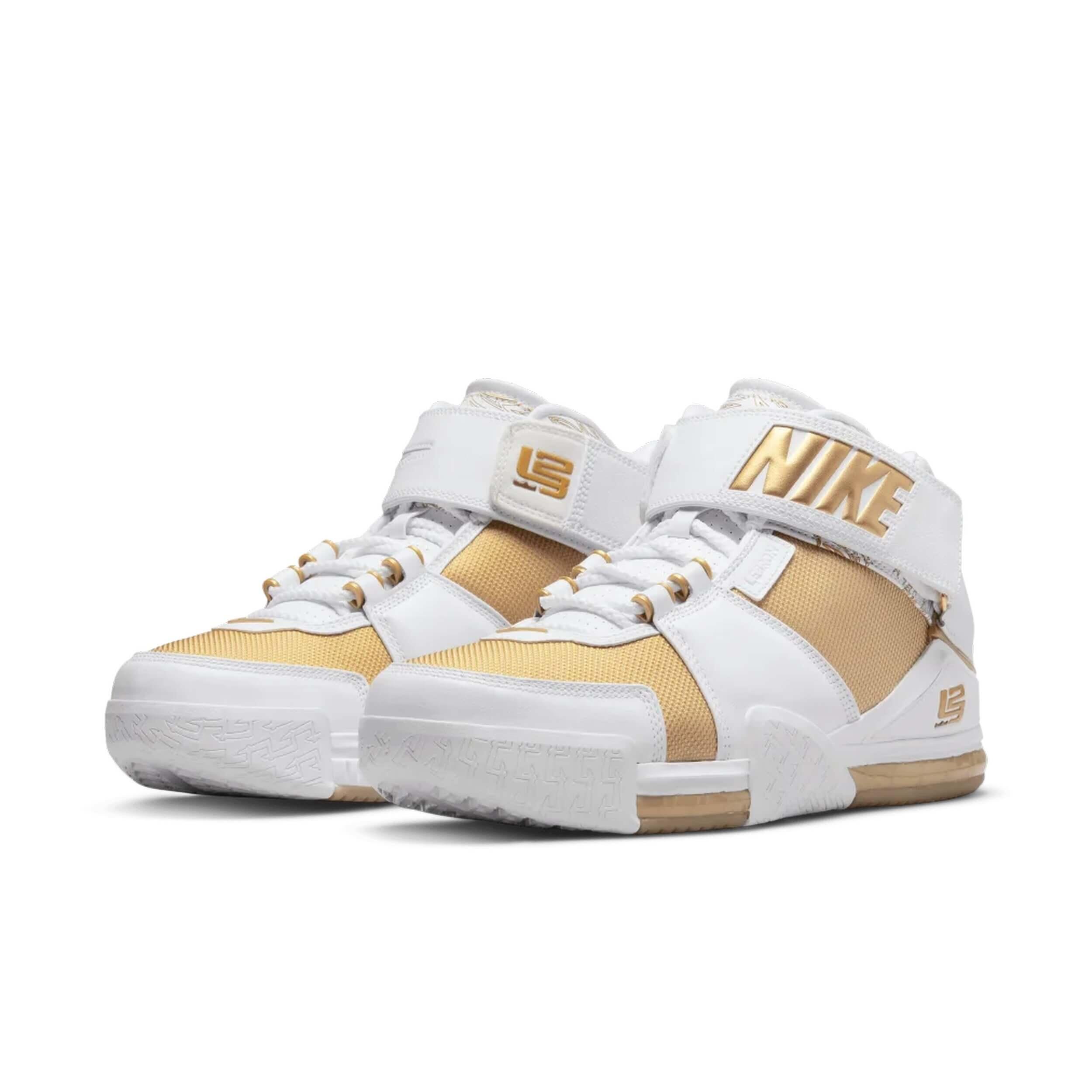 Scarpe Nike modello LeBron 2 per uomini 2/5